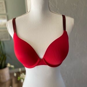 Victoria’s Secret red T-Shirt push-up bra size 32DD